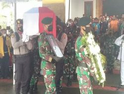 Meninggal di Jakarta, Wagub Papua Dimakamkan Secara Militer di Timika