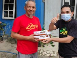 Kendari Terapkan PPKM, Relawan ASR Bagi Makanan Dari Rumah ke Rumah