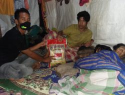 Di Buton Utara, Relawan ASR Berbagi Sembako kepada Lansia