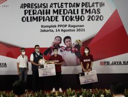 Gubernur Jakarta Serahkan Rumah Senilai Rp3,3 Miliar Dan Uang Rp800 Juta Kepada Apriyani