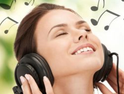 Ternyata Mendengarkan Musik Bisa jaga Kesehatan Otak