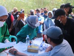Di Baubau, ASR dan Gerindra Gelar Vaksinasi Massal
