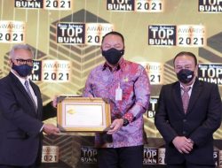 Dirut dan Dirkeu Jasa Raharja Raih Penghargaan TOP BUMN Awards 2021