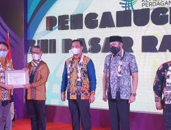 Wali Kota Kendari Sulkarnain Terima Anugerah SNI Pasar Rakyat dari Kemendag RI