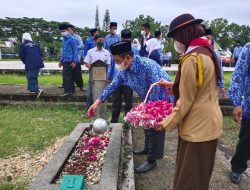 Tabur Bunga di TMP Watubangga Jelang HAB, Berikut Pesan Kakanwil Kemenag Sultra