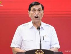 Luhut minta lansia tak keluar rumah sebulan ke depan