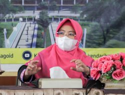 Pengurus IPEMI Kendari Dikukuhkan, Sri Llestari Ajak Muslimah Ikut Berwirausaha