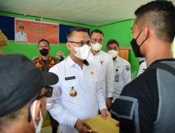 Wali Kota Kendari Serahkan Bantuan 64 Korban Bencana Alam Cuaca Eksterim