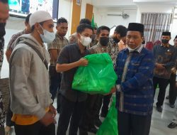 Ramadhan Berbagi, Kemenag Sultra Salurkan 73 Paket Sembako kepada Pegawai Tidak Tetap