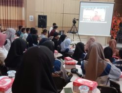 Jadi Pembicara di Seminar Nasional UHO, Amran Sulaiman Beri Motivasi ke Mahasiswa 