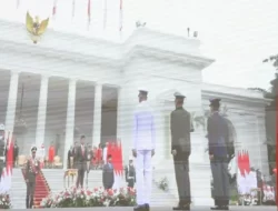 Peringati HUT ke-77 TNI di Istana Merdeka, Presiden RI Jadi Inspektur Upacara