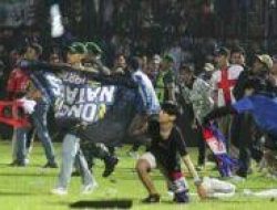 Wawali Kota Surabaya Prihatin Atas Tragedi Arema vs Persebaya Tewaskan 127 Orang