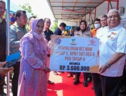 Gubernur Sultra Luncurkan BLT BBM Tahap 2 dan Program PKH Tahap 4