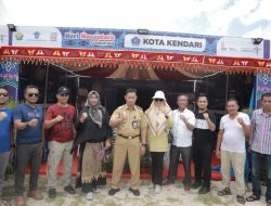 Pj Walkot Kendari bersama Rombongan Kunjungi Stand Pameran Peringatan Hari Nusantara di Wakatobi