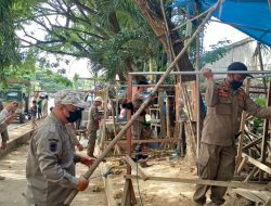 Pol PP Kota Kendari Tertibkan Lapak Pedagang di Jalan Taman Suropati