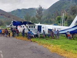 Pesawat Sam Air yang Tergelincir di Beoga segera Dibawa ke Jayapura