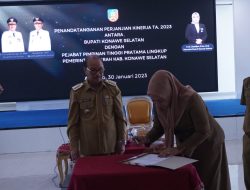 Agar Program Berjalan Maksimal, Bupati Konsel dan Kepala OPD Tandatangani Perjanjian Kerja