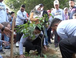 Pj Wali Kota dan Sekot Kendari Tanam Pohon di SMA 2 Kendari