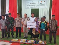 Kunker ke PT Antam UBPN Konawe Utara, Dirut dan Aster TNI Salurkan Bantuan 15 Ton Beras Empat Desa Ring 1