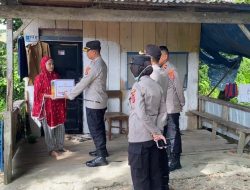 Sambangi Warga Kurang mampu, Polres Konawe Salurkan 100 Paket Bansos