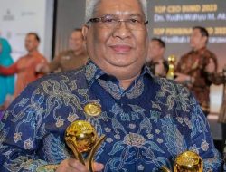 Gubernur Ali Mazi Terima Penghargaan TOP BUMD Awards 2023