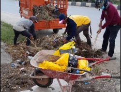 Petugas Kebersihan Tingkat Kelurahan Pelopor Menuju Kendari Bersih