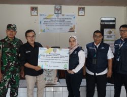 Jasa Raharja Sultra Serahkan Pupuk Kepada Kelompok Tani di Desa Cialam Jaya