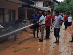 BPBD Kota Kendari Bergerak Cepat Tangani Pohon Tumbang di Kelurahan Mata