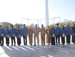 Pj Wali Kota Kendari Serahkan SK Pengangkatan kepala 421 PPPK Guru SD dan SMP