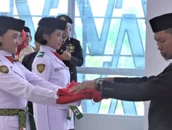 Pj Wali Kota Kendari Kukuhkan 49 Pasukan Pengibar Bendara 17 Agustus 2023