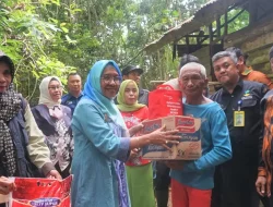 Pemkot Kendari Serahkan Bantuan pada Warga Labibia yang Hidup Sebatang Kara 