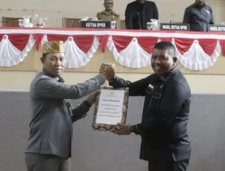 Pj Wali Kota Kendari Serahkan Raperda Perubahan APBD 2023 ke DPRD