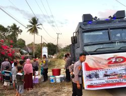 Polres Konsel Beri Bantuan Air Bersih dan Sembako kepada Warga Desa Watu Merembe