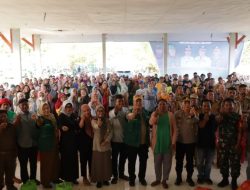 Upaya Turunkan Angka Kemiskinan Ekstrim, Bupati Konut Serahkan Bantuan Bahan Pokok di Tiga Kecamatan