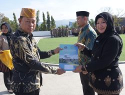 Pj Wali Kota Kendari Serahkan SK Plt Kepala DP3A dan Dinas Sosial