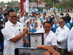 Aksi Tanam Sayuran Serentak SMA/SMK se Sultra. Pj Gubernur Dapat Rekor MURI