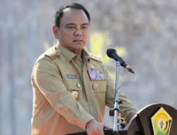 Pj Gubernur Sultra Kirim Bantuan untuk Leni di Wakatobi