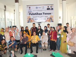 Kembangkan Kapasitas Pelaku Usaha Kerajinan, Disdagkop UKM Kendari Gelar Pelatihan Tenun
