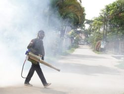 Cegah Penyebaran Penyakit DBD, FPRB Sultra Gencar Lakukan Fogging di Wilayah Kota Kendari