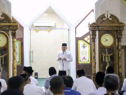 Berikan Tausyiah di Mesjid Al-Kautsar Kendari, Wapres RI: Puasa Itu Spesial