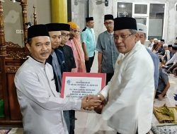 Safari Ramadan di Kecamatan Kambu, Pj Wali Kota Kendari Serahkan Bantuan