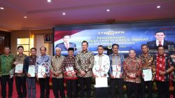 Menteri ATR/BPN RI Serahkan Sertifikat Tanah di Sultra