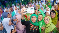 Antusias Ribuan Muslimat NU Sultra Sambut Kedatangan Khofifah Indar Parawansa di Konsel