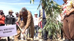 Rayakan HUT ke-193 Kota Kendari, Pemkot Lakukan Penanaman Pohon di Lapangan Benu-Benua