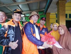 Bupati Wakil Bupati Konut Tinjau Masyarakat Terdampak Banjir dan Salurkan Bantuan