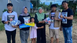 Kerabat Yudi Berikan Bantuan Kepada Emak-Emak Pegiat Voli di Kecamatan Puuwatu