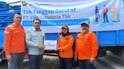 PT Vale Serahkan Bantuan Kemanusiaan untuk Korban Banjir Bandang dan Longsor di Luwu