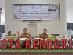 Disdagkop UKM Kendari Gelar Pelatihan Pembuatan Kain Tenun Bagi Pelaku Usaha di Kendari