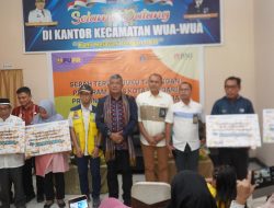 Pj Wali Kota Muhammad Yusup Serahkan Bantuan Program BSPS kepada Masyarakat Kota Kendari