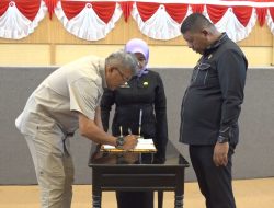 Pj Wali Kota bersama DPRD Kota Kendari Setujui Raperda RPJPD Tahun 2025-2045